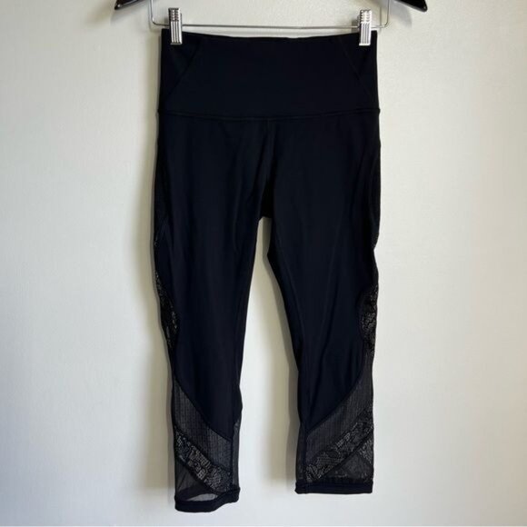 Lululemon Wunder Under Crop 21" in Lace Black - 6 - Picture 4 of 10